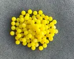 Korálek mačkaný kulička 8 mm žlutá