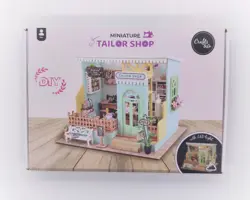 Miniaturní domek "Udělej si sám" Crafts & Co tailor shop