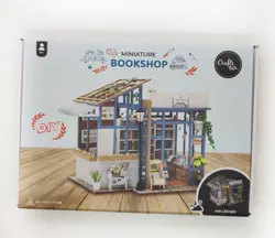 Miniaturní domek "Udělej si sám" Crafts & Co bookshop
