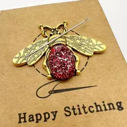 Magnet na jehlu (needle minder) Včela – Růžová