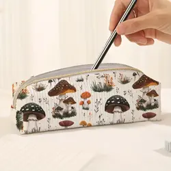 Textilní penál s houbovým motivem – 20,5 × 8 cm