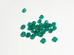 Broušené skleněné korálky 6 mm – smaragdově zelené (30 ks)