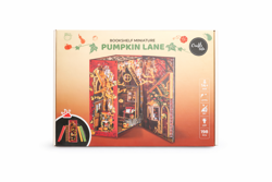 Miniaturní domek „Udělej si sám“ – Pumpkin Lane, bookshelf miniature s LED