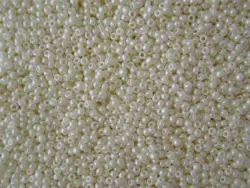 Rokajlové korálky Toho  - Round 15/0 : Opaque-Lustered Navajo White TR-15-122 