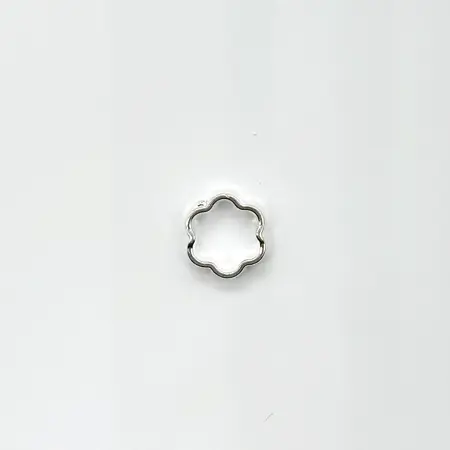 Kovový korálek mezidíl kytka 12,5mm