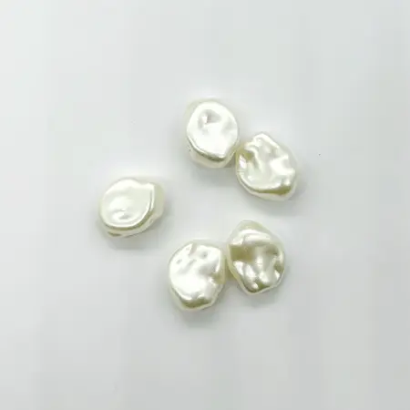 PLASTOVÉ KORÁLKY Mačkané perle