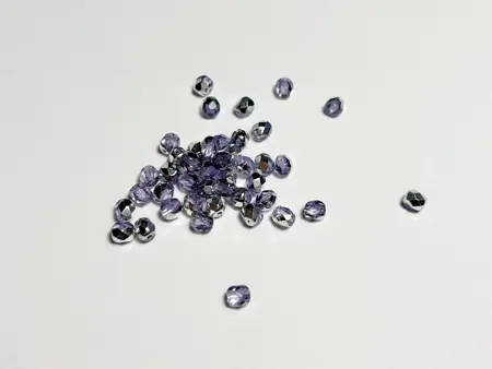 Broušené skleněné korálky 4 mm – světle fialové (60 ks)