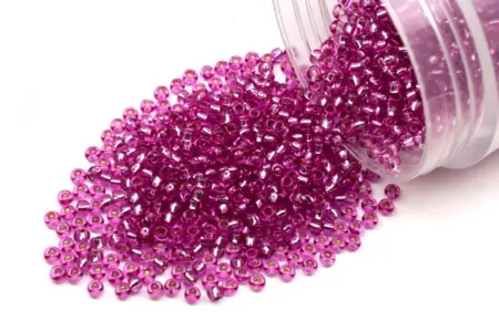 Preciosa rokajl 10/0 – růžový se stříbrným průtahem (78283), 10 g