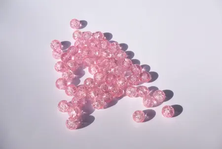 Korálek práskaný kulička 8mm růžová