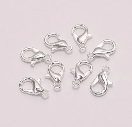 Karabinka na šperky – stříbrná barva, 12 × 6 mm, balení 3 ks