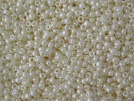 Rokajlové korálky - Round 11/0 : Opaque-Lustered Navajo White TR-11-122 