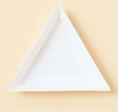 Trojúhelníková mistička na korálky bílá