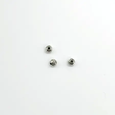 Kovový korálek ornament 4mm