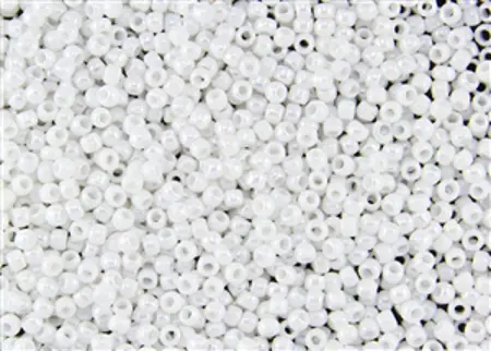 Rokajlové korálky Toho  - Round 15/0 : Opaque-Rainbow White TR-15-401